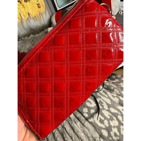 Pyramid embossed patent leather wallet red - Picture 4 of 7